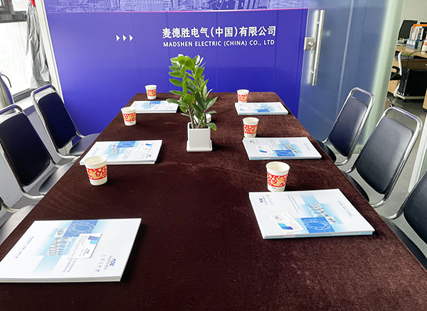 91免费版下载会议室.png